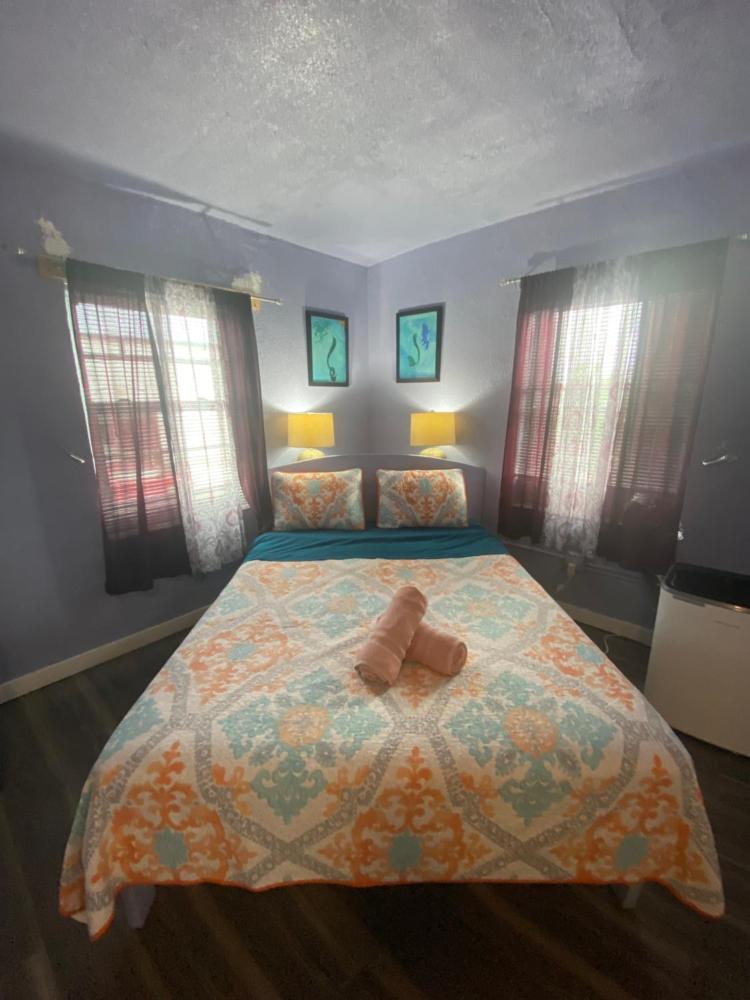 Standard Queen Room interior